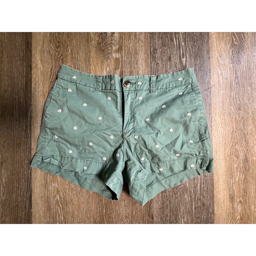 Old Navy Everyday Short Women Size 8 Green Excellent Daisy Floral Embroidered
